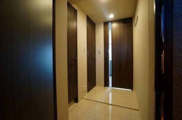 玄関　写真は同タイプ住居です。