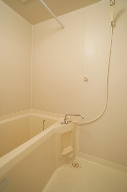 バス・シャワールーム　※写真は反転タイプのお部屋です※