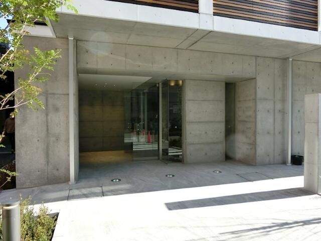 エントランス　ゆとりのあるエントランスです