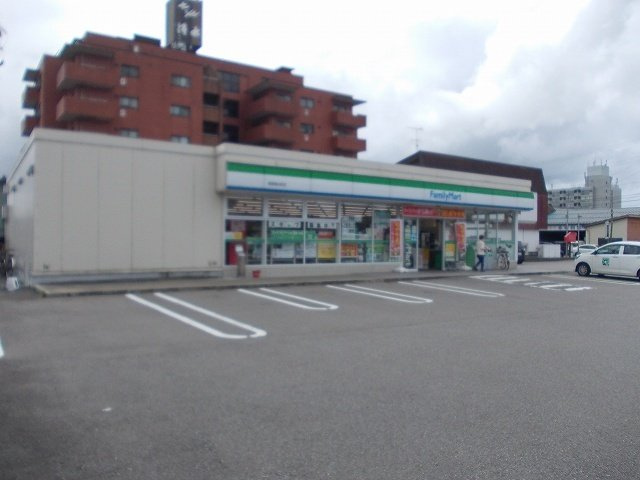 コンビニ　ファミリーマート 高岡清水町店（コンビニ）まで321m