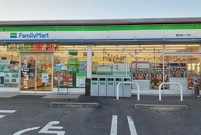 コンビニ　ファミリーマート（コンビニ）まで230m