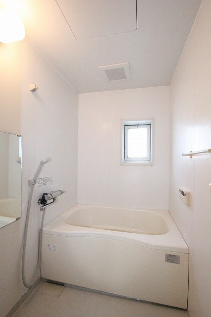 バス・シャワールーム　窓付