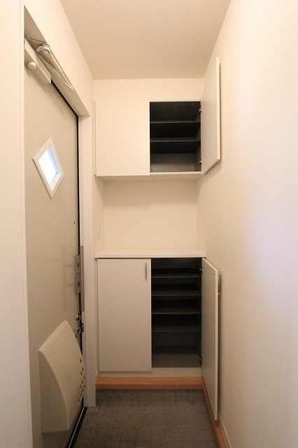 玄関　下駄箱付