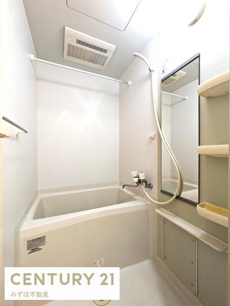 バス・シャワールーム　浴室乾燥機付☆