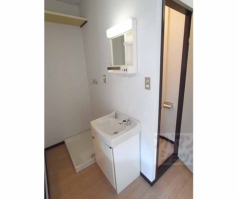 洗面設備　独立洗面台を完備しております。