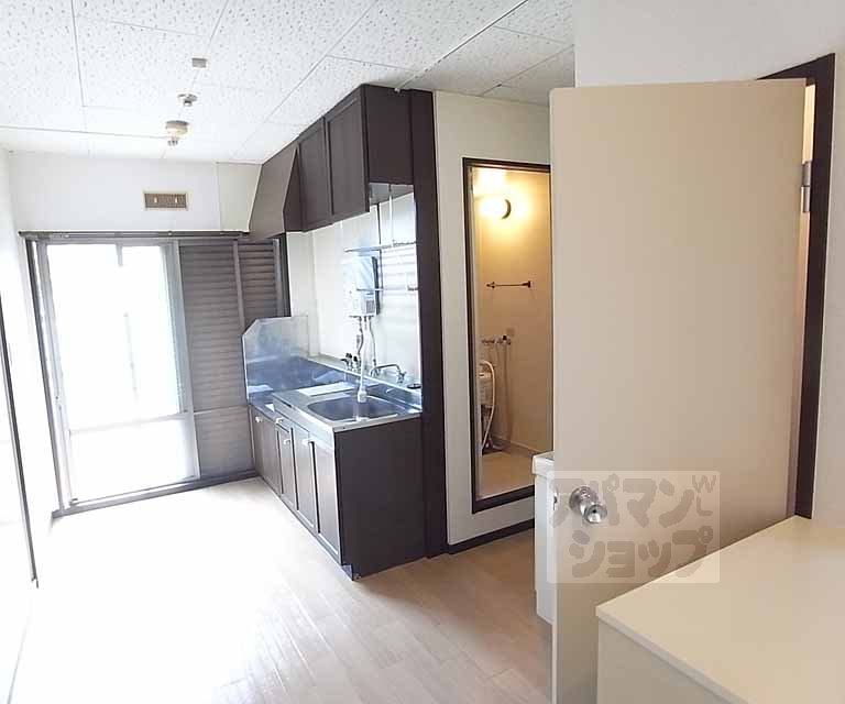 居室・リビング　窓があり明るいダイニングスペース