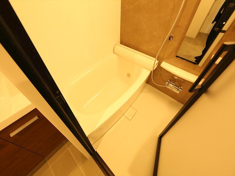 バス・シャワールーム　浴室暖房乾燥機付　追い焚き・オートバス機能付お風呂