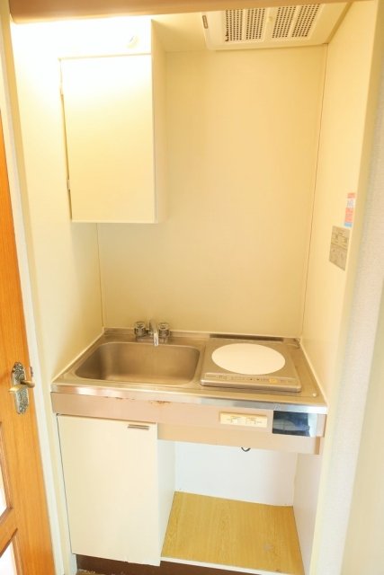 キッチン　コンパクトなキッチンで掃除もラクラク