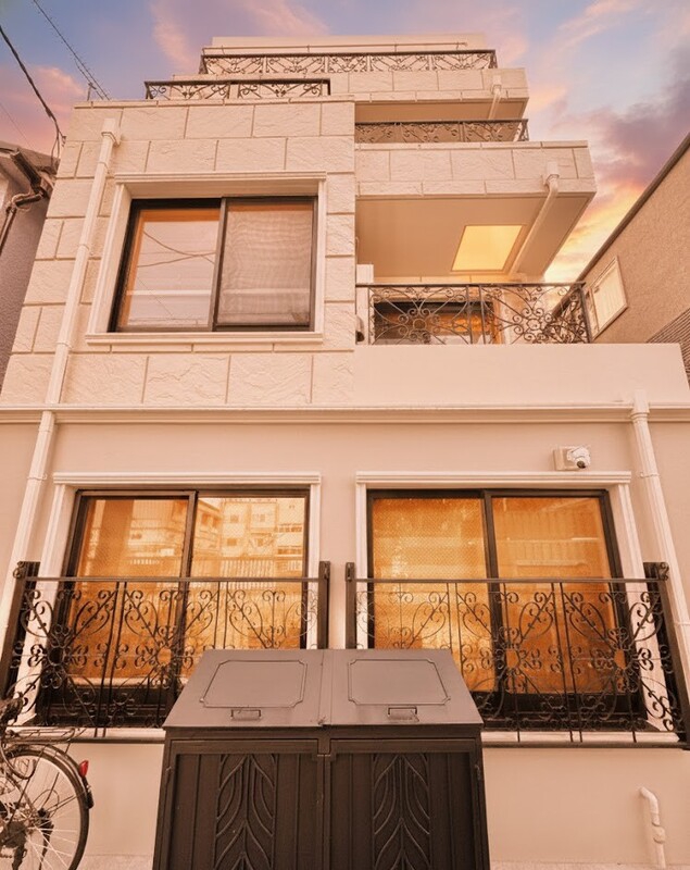 ロビー　昼夜で表情の異なるファサード