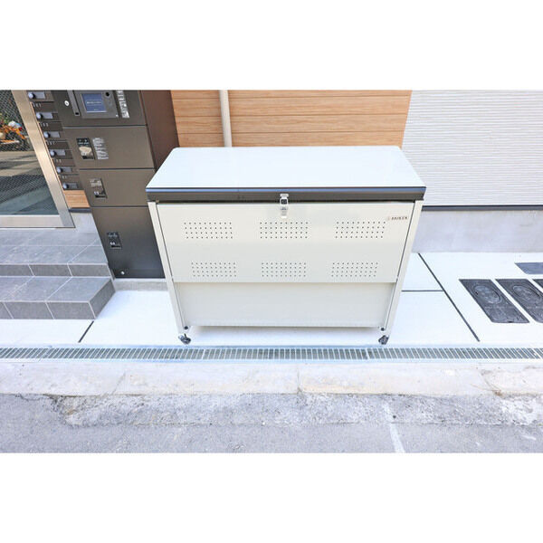 エントランス　ゴミ置き場