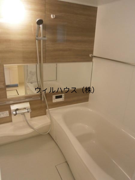 バス・シャワールーム　浴室乾燥機、追焚機能付の広々バスルーム！