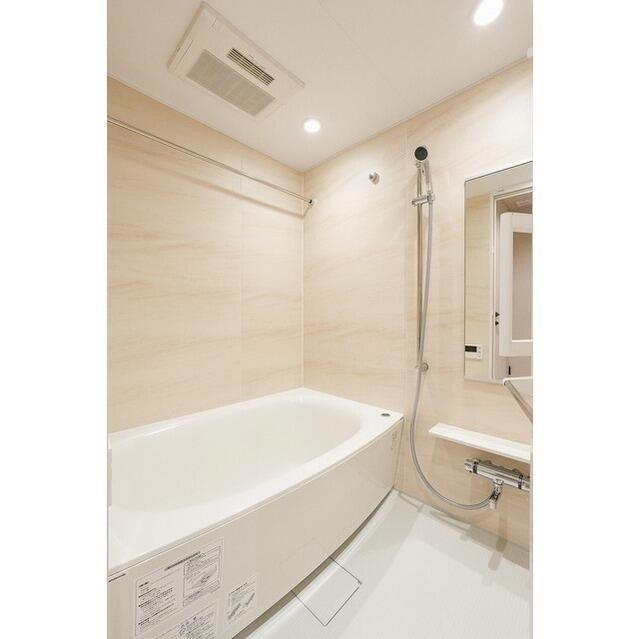 バス・シャワールーム　落ち着いた空間のお風呂です