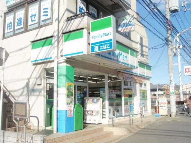 コンビニ　ファミリーマート（コンビニ）まで400m