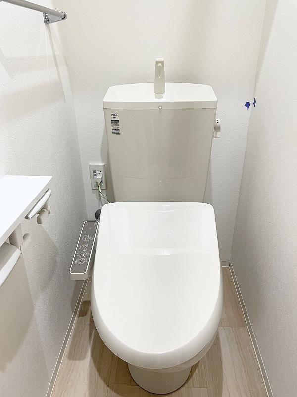 トイレ　温水洗浄暖房便座