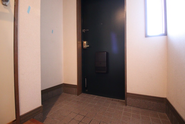 玄関　※別室の参考写真の為、現況優先です。