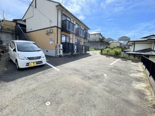 建物外観　駐車場
