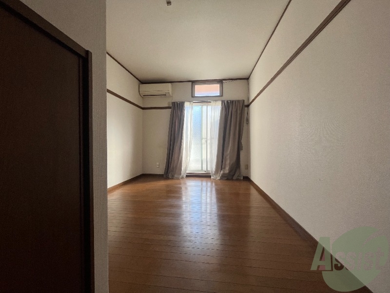 居室・リビング　７帖の洋室です。生活のメインとなる部屋ですね。