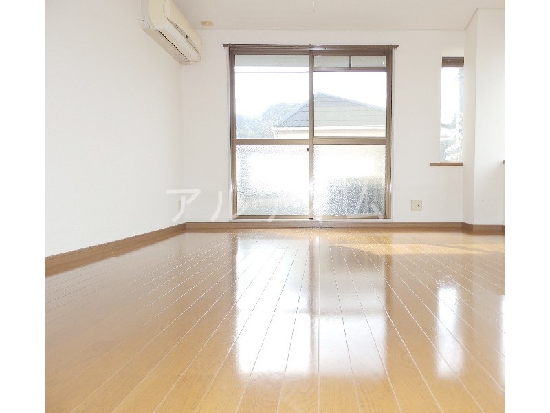 居室・リビング　別の部屋の写真