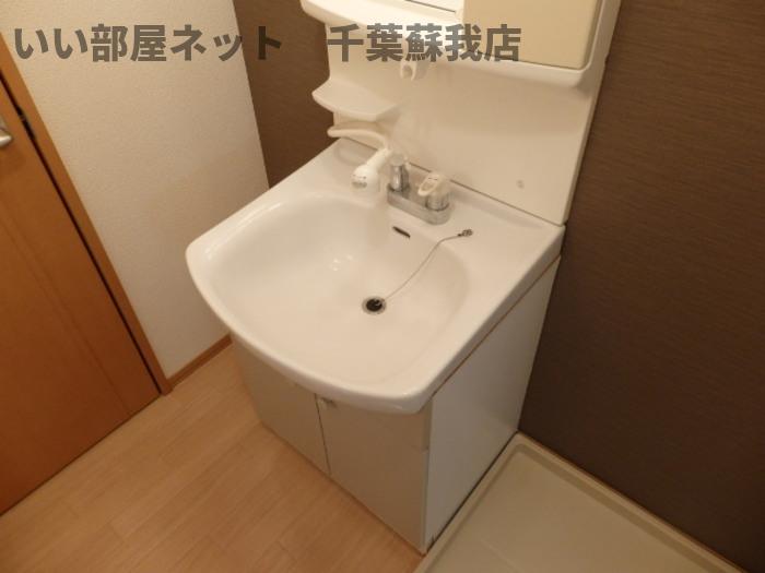 洗面設備　ゆったりとスペースのある洗面所