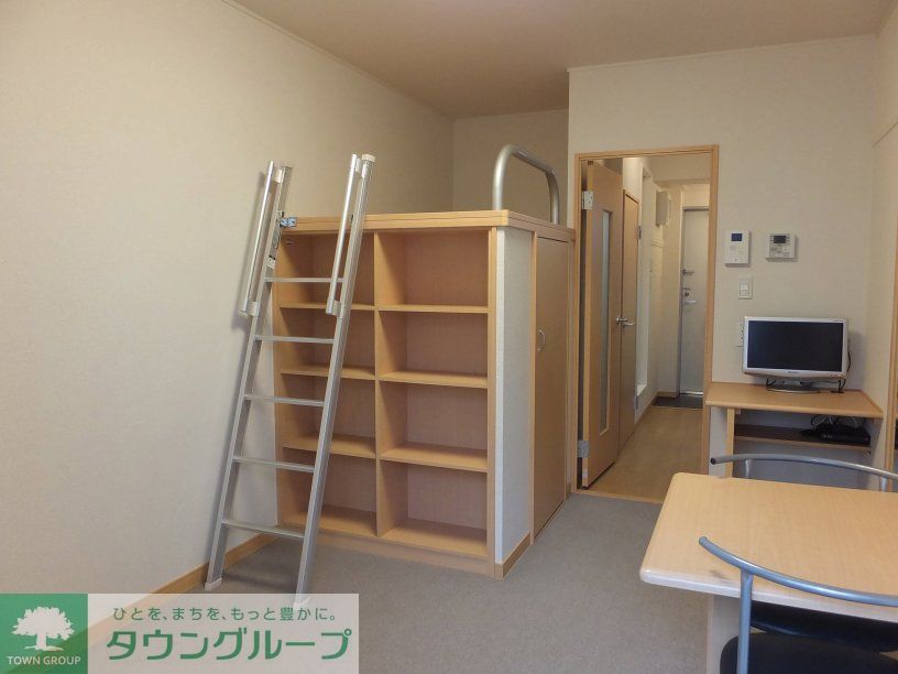 その他部屋・スペース　造り付ベッドの下は大容量の収納で照明付