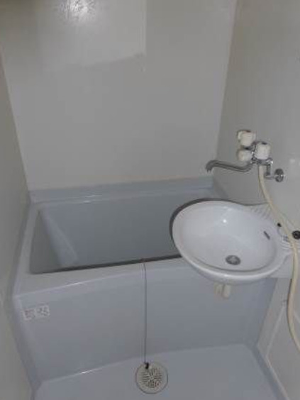 バス・シャワールーム　別部屋の画像を使用しております。