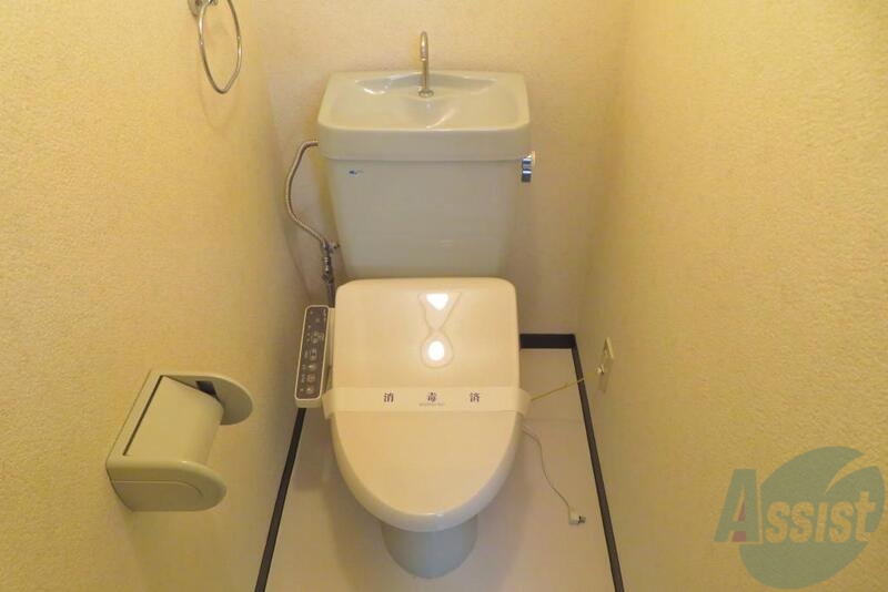 トイレ　トイレには、ウォシュレットが付いていて便利ですね。