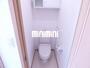 トイレ　収納がついて便利なトイレです。