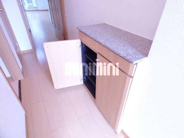 その他部屋・スペース　たっぷり収納できる下駄箱付きです。