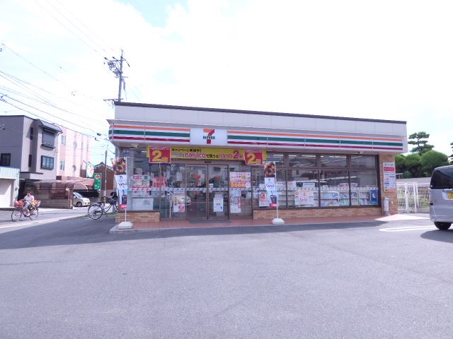コンビニ　セブンイレブン（コンビニ）まで220m