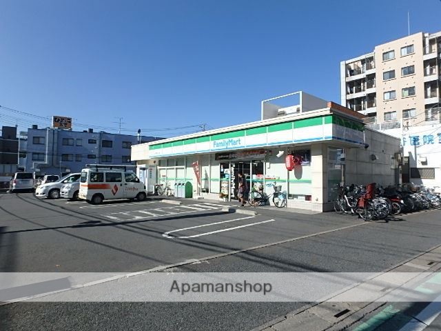 コンビニ　ファミリーマート（コンビニ）まで275m
