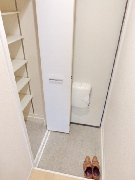 玄関　※別号室参考写真です