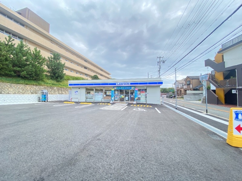 コンビニ　ローソン 神戸垂水青山台一丁目店（コンビニ）まで1881m