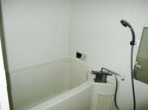 バス・シャワールーム　※写真は同じマンションの違う部屋のものになります。