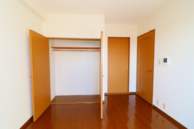 収納　ハンガーパイプ付き収納