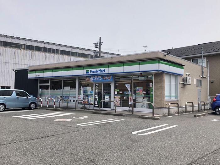 コンビニ　ファミリーマート野々市野代店（コンビニ）まで287m