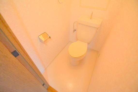 トイレ　清潔感のあるトイレは、誰もがリラックスできる空間です。