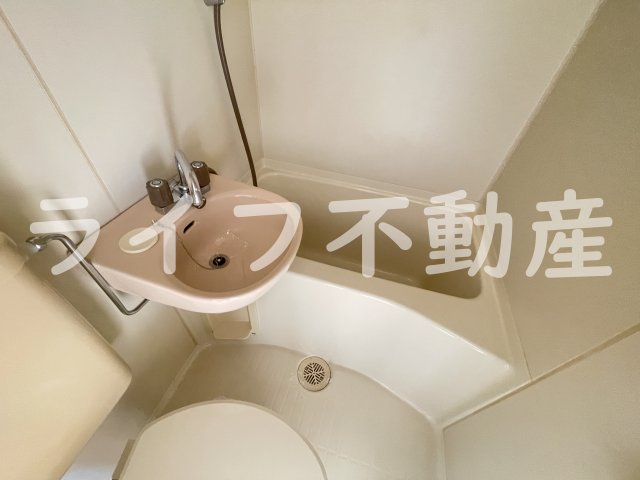 バス・シャワールーム　落ち着いた空間のお風呂です
