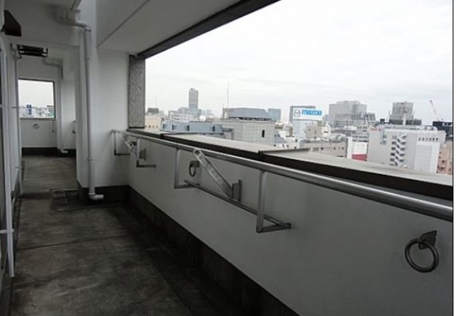 バルコニー　外からの目が気にならないバルコニーで洗濯物が干せます