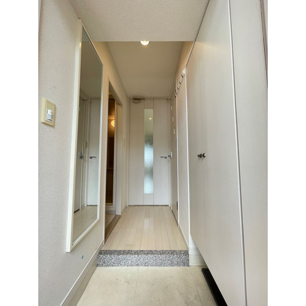 玄関　別号室の写真になります。現況優先。