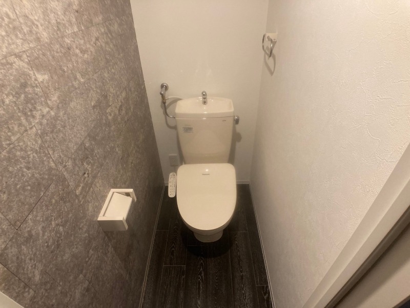 トイレ　こちらはトイレです。清潔感があり、安心して使用できます。
