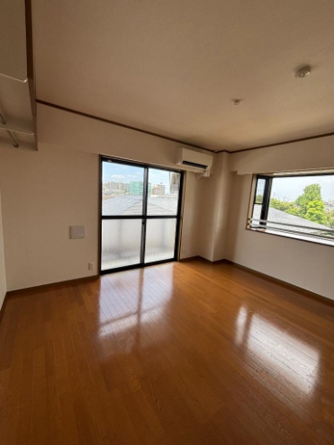 居室・リビング　【参考】同建物内の別のお部屋の画像です