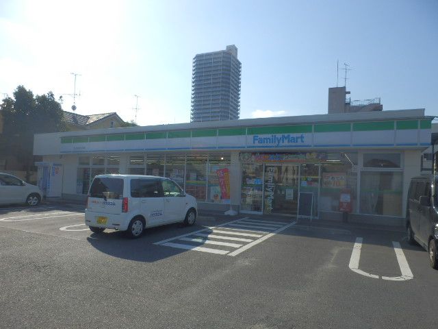 コンビニ　ファミリーマートさいたま辻八丁目店（コンビニ）まで502m