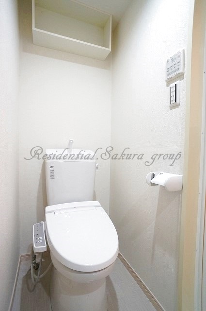トイレ　落ち着いた色調のトイレです♪