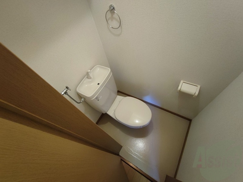 トイレ　こちらはトイレです。清潔感があり、安心して使用できます。