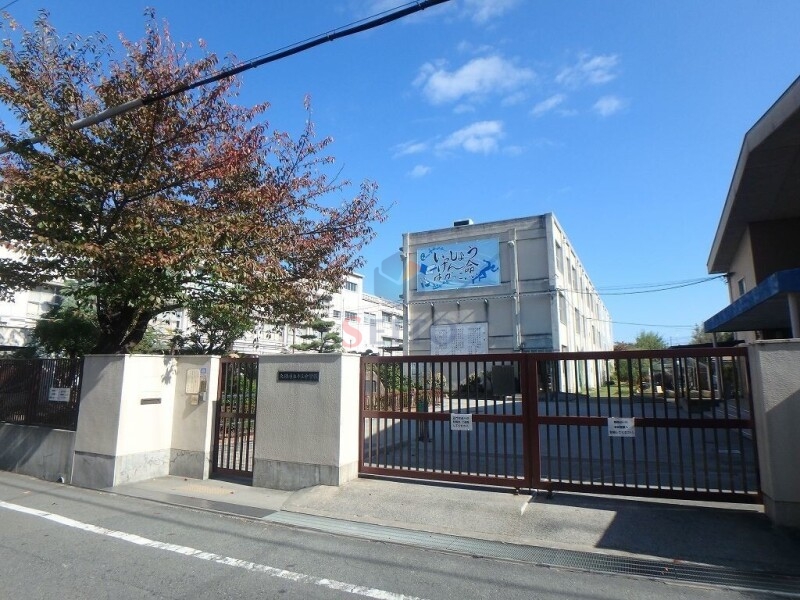 中学校　大阪市立十三中学校（中学校）まで424m