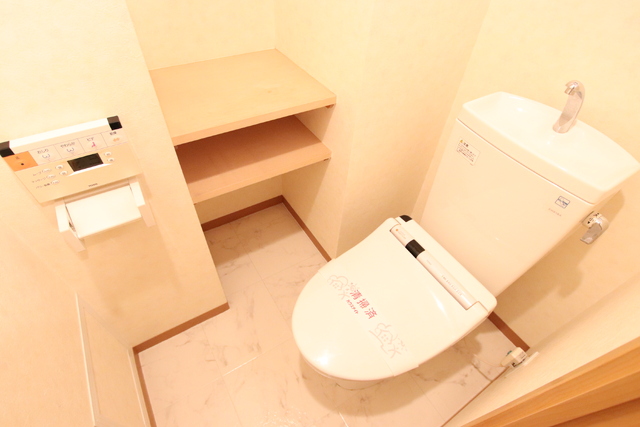 トイレ　洗浄便座付きトイレです♪