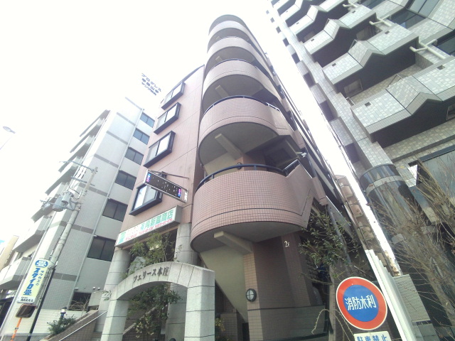 建物外観　エレベーター付
