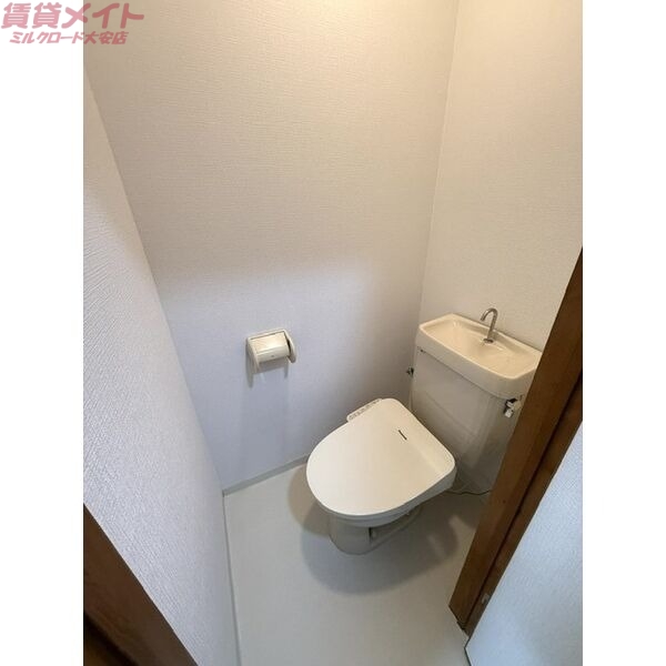 トイレ　別部屋反転画像参考