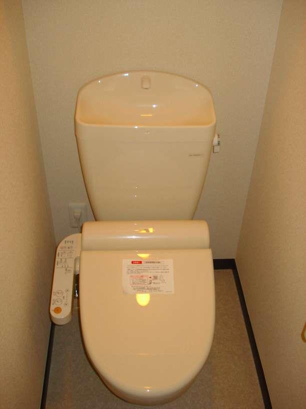山陽電鉄本線 尾上の松駅 徒歩14分 2階建 築16年のトイレ写真