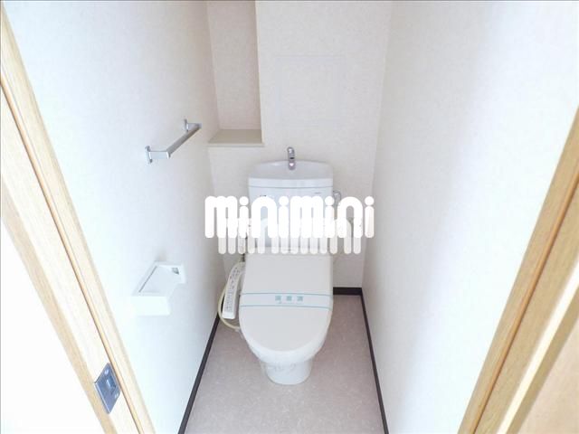 トイレ　シャワー付きトイレです